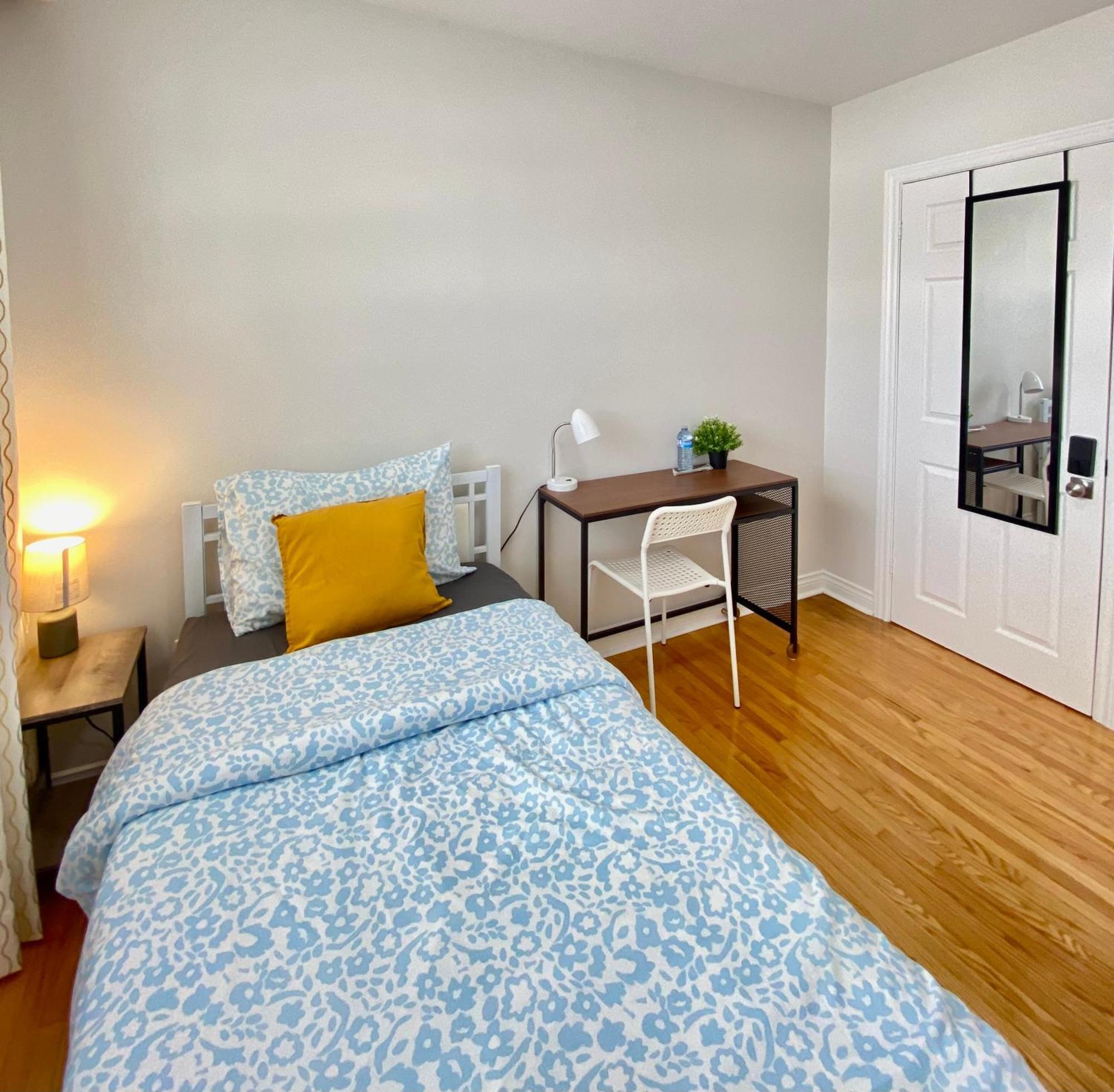 Sunny House - Main Floor, Free Parking, In Toronto Hotel Exterior photo