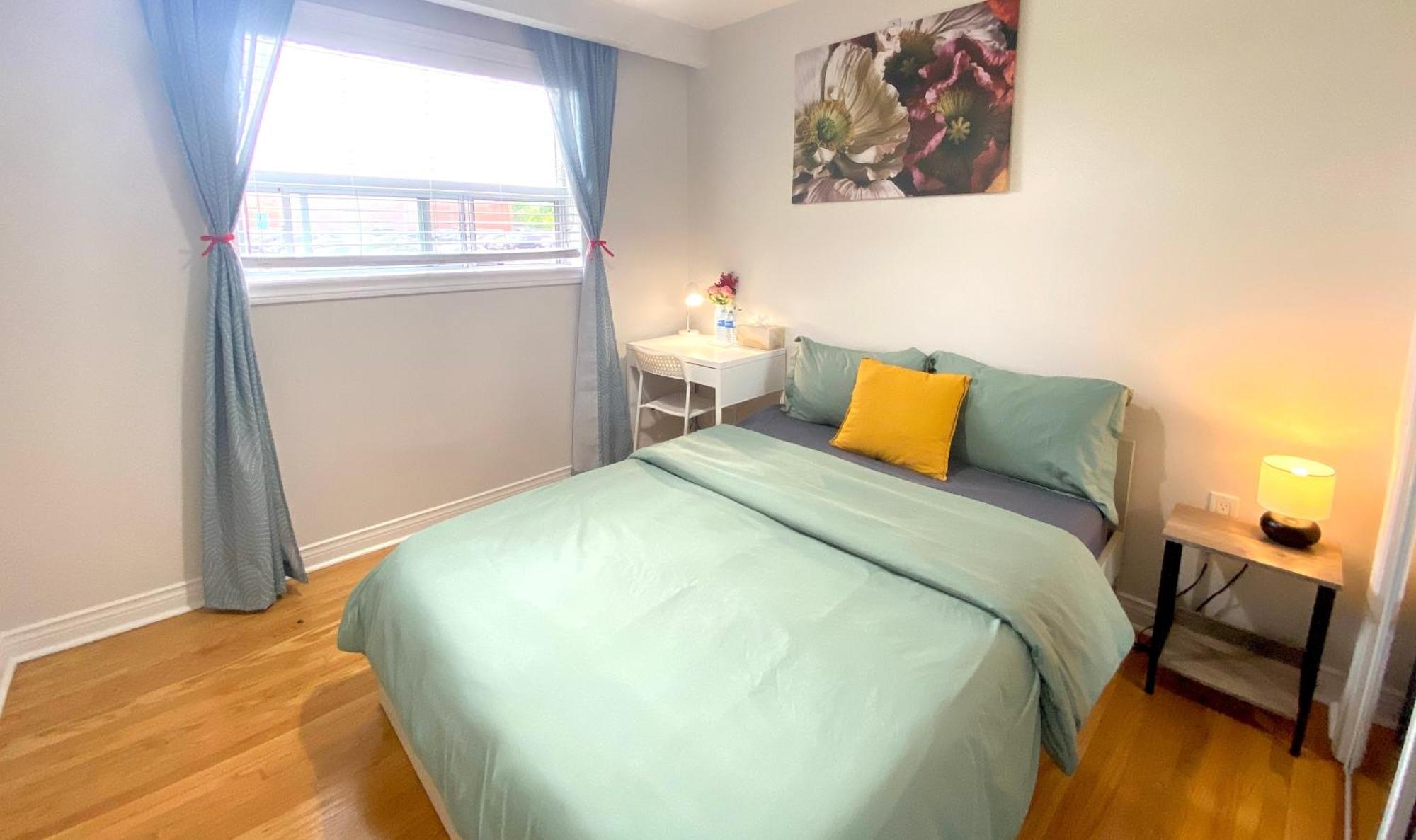 Sunny House - Main Floor, Free Parking, In Toronto Hotel Room photo